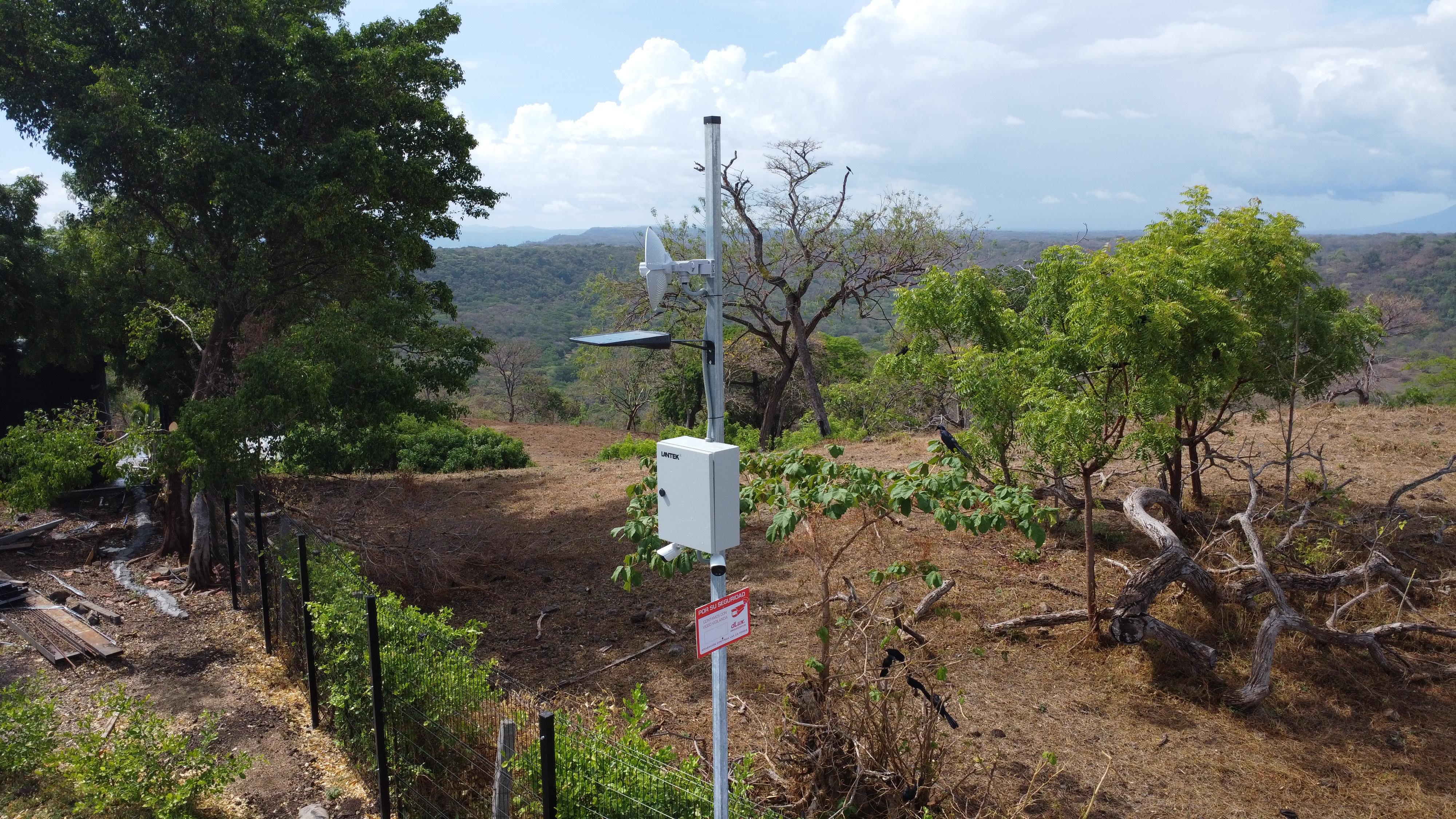 Torre con antena instalada